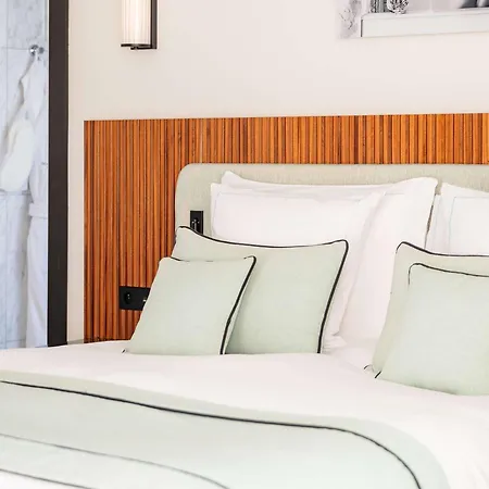 Mondrian Otel
